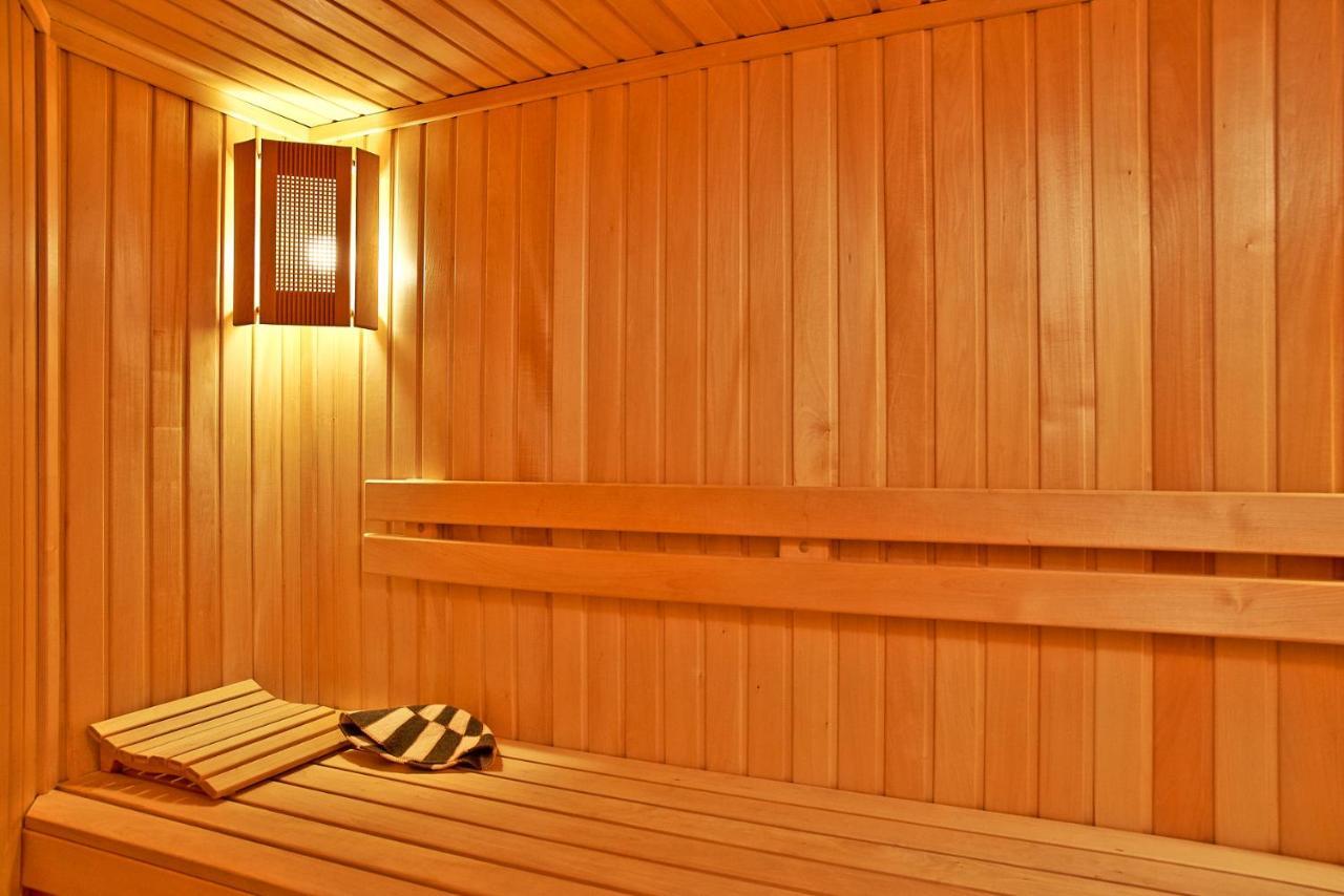Sauna, Big Jacuzzi , Khreshchatyk Apartments Kyiv Exterior photo