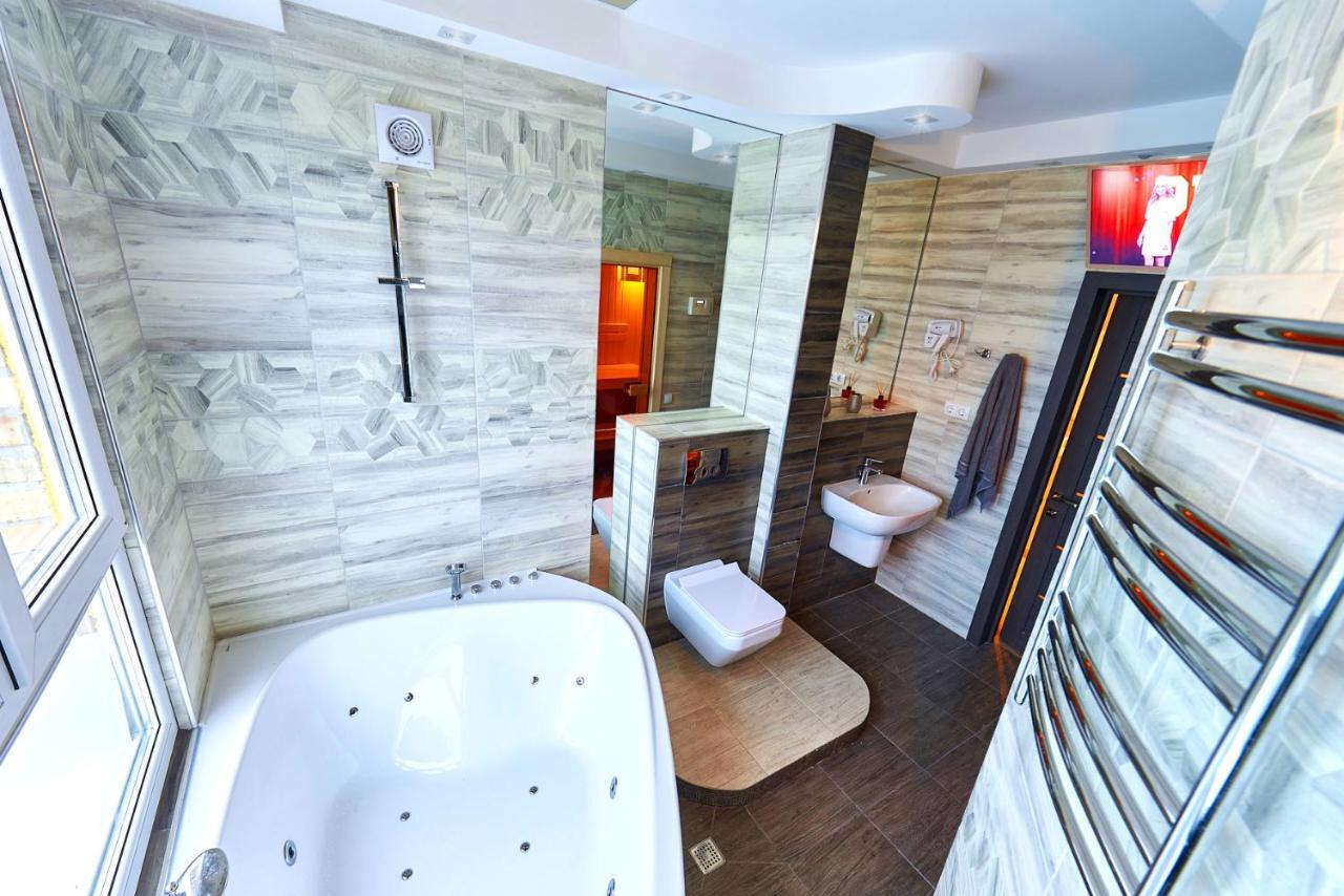 Sauna, Big Jacuzzi , Khreshchatyk Apartments Kyiv Exterior photo